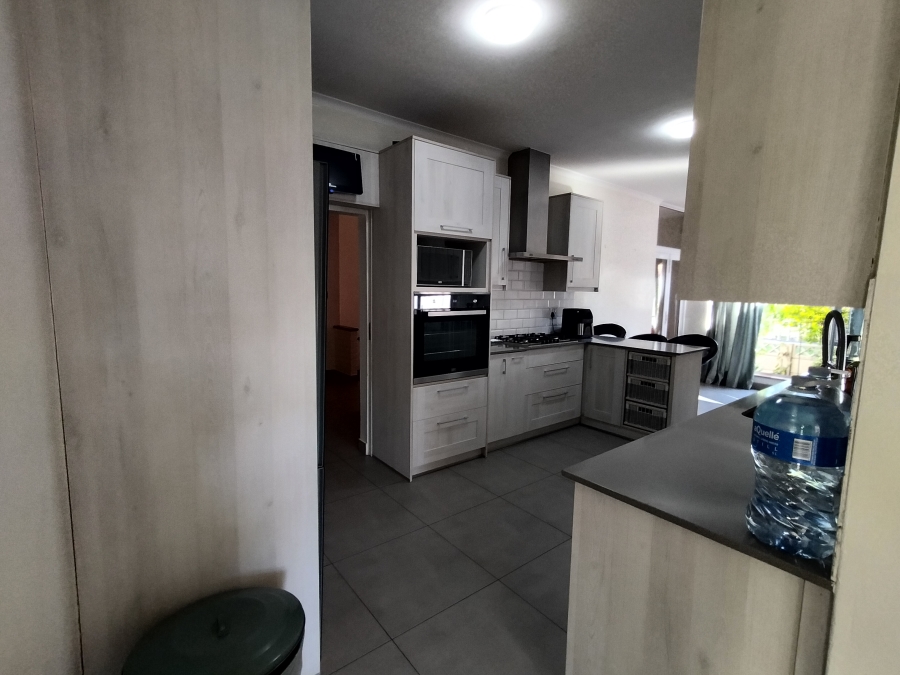 To Let 4 Bedroom Property for Rent in Brandwag Western Cape
